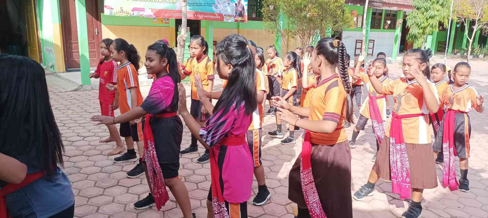 tardisi budaya dan adat disekolah
